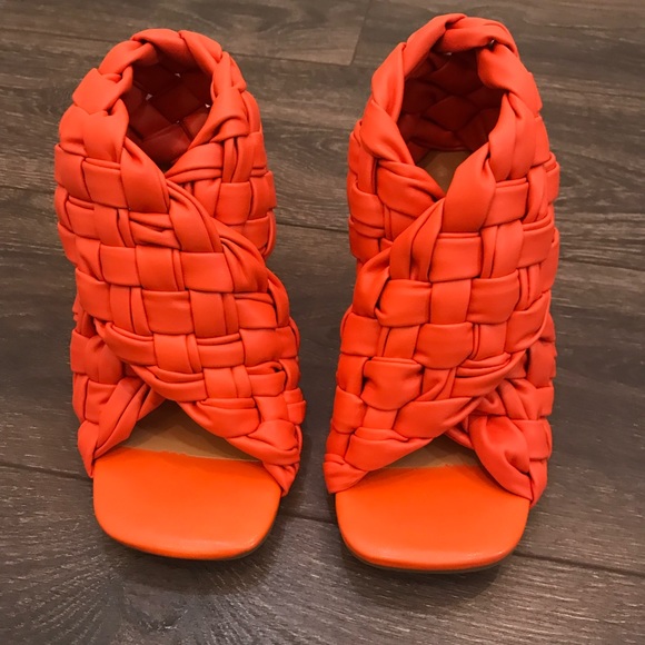 $SOLD$Beautiful Show Stoping Basketweave Sandals - Picture 2 of 4